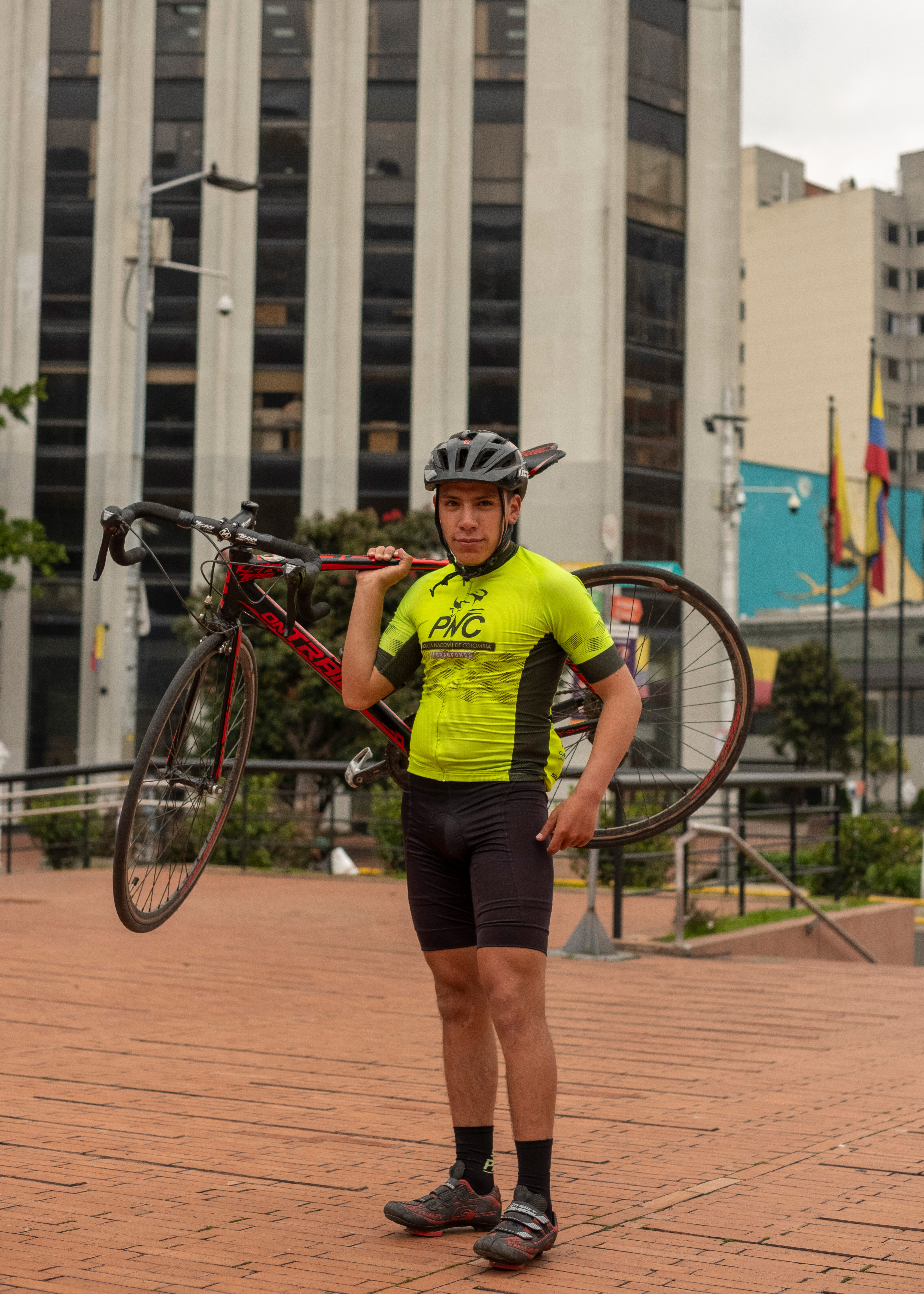 Javier C. works as a security guard in a housing complex in the north of Bogotá. An avid cyclist, he prefers to ride in the more well-guarded north where he feels safest.